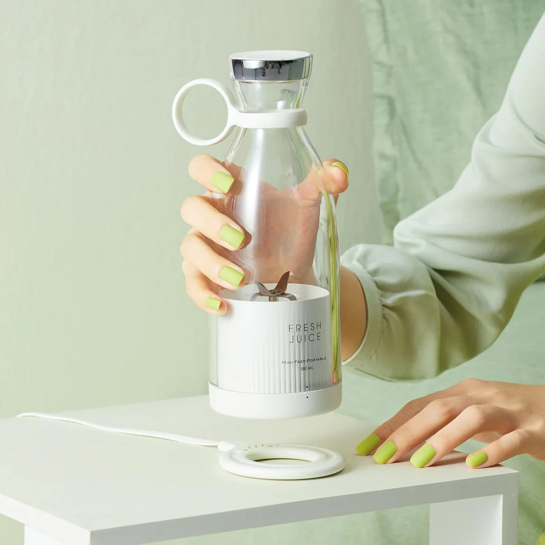 PORTABLE MINI ELECTRIC JUICER BLENDER